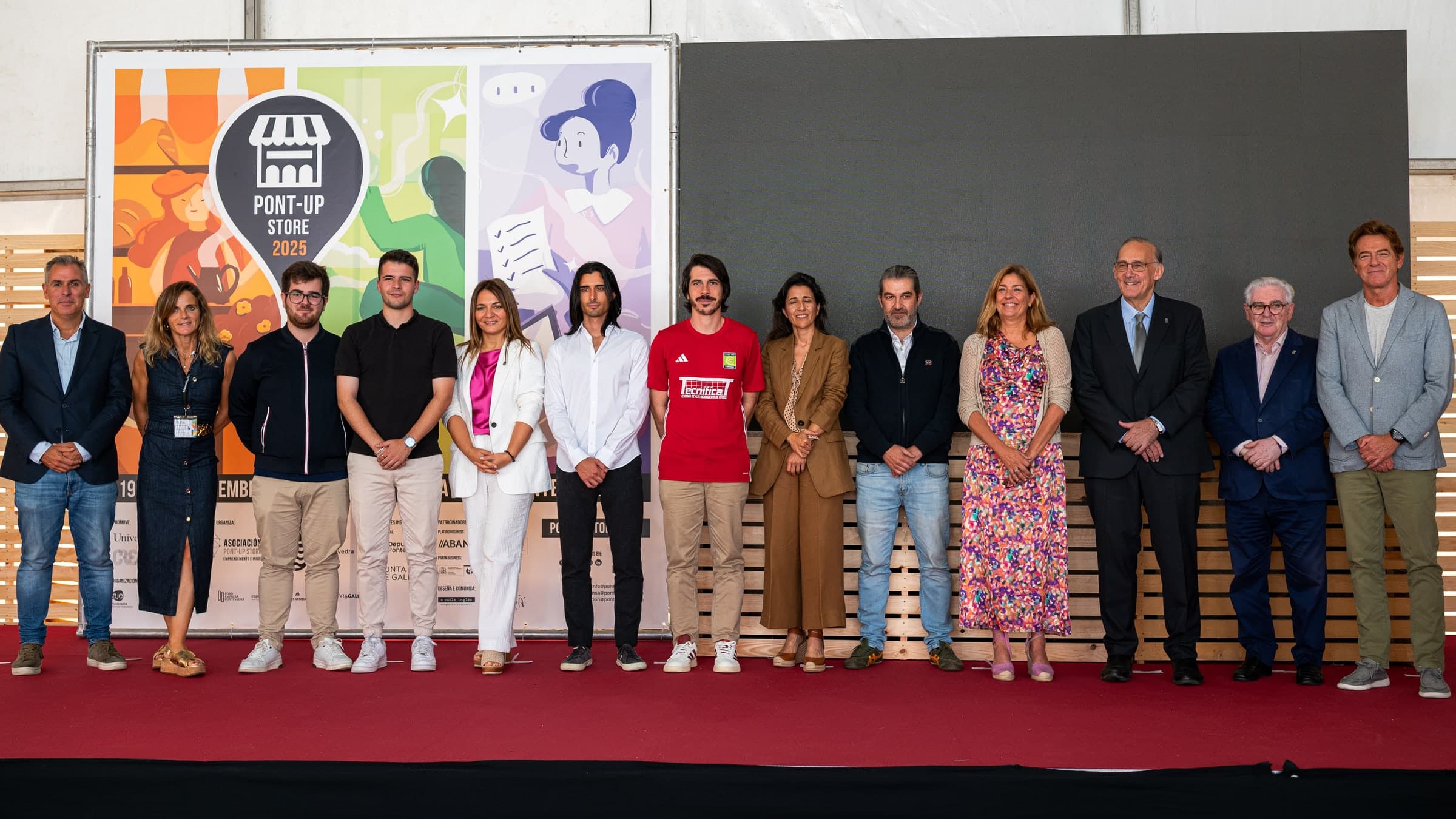 Group photo on the stage of Pont-Up Store 2025, with the invited entrepreneurs and the organisers in front of the event poster.